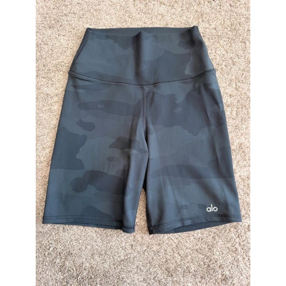 Alo Yoga Size Small High-Waist Vapor Shorts
